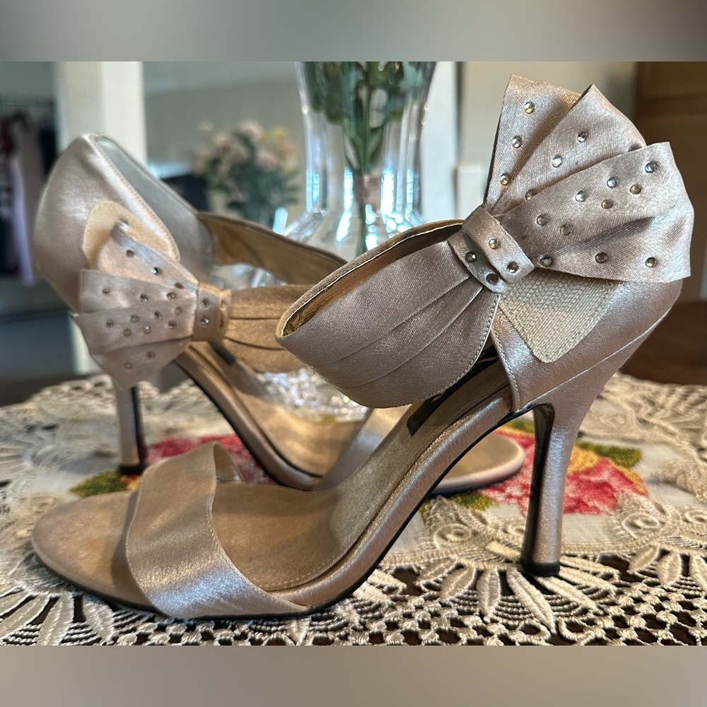 Used Elegant Bow-Embellished Heels. Champagne color w/minor cosmetic detail.